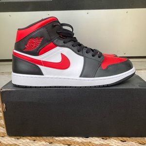Jordan 1 Mid White Black Red
